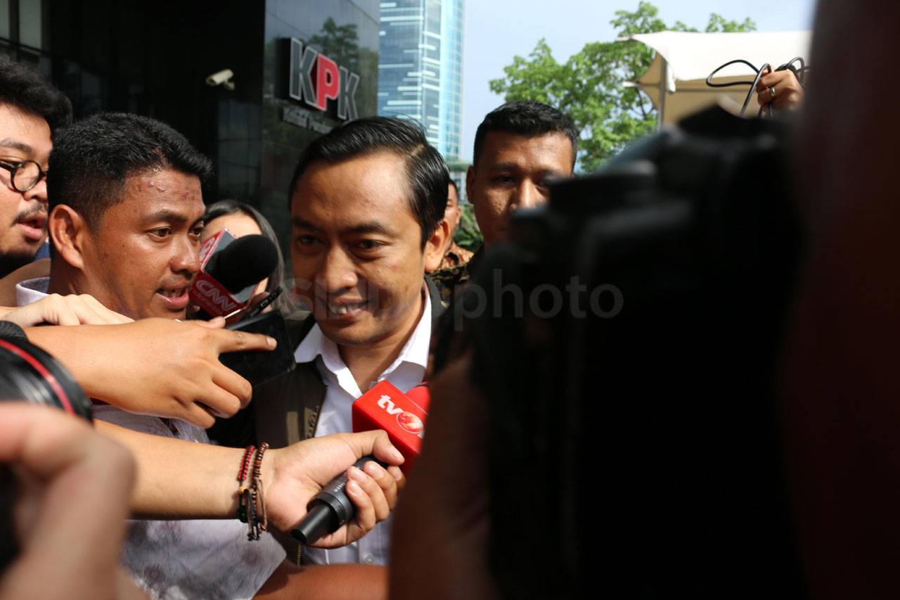 KPK Periksa Staf Ahli...