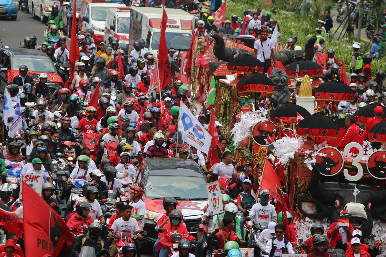 Massa Pendukung Jokowi-Maruf...