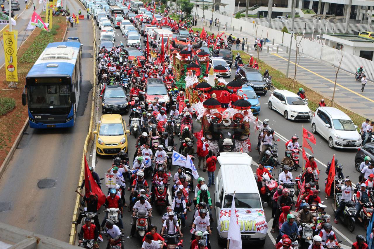 Massa Pendukung Jokowi-Maruf...