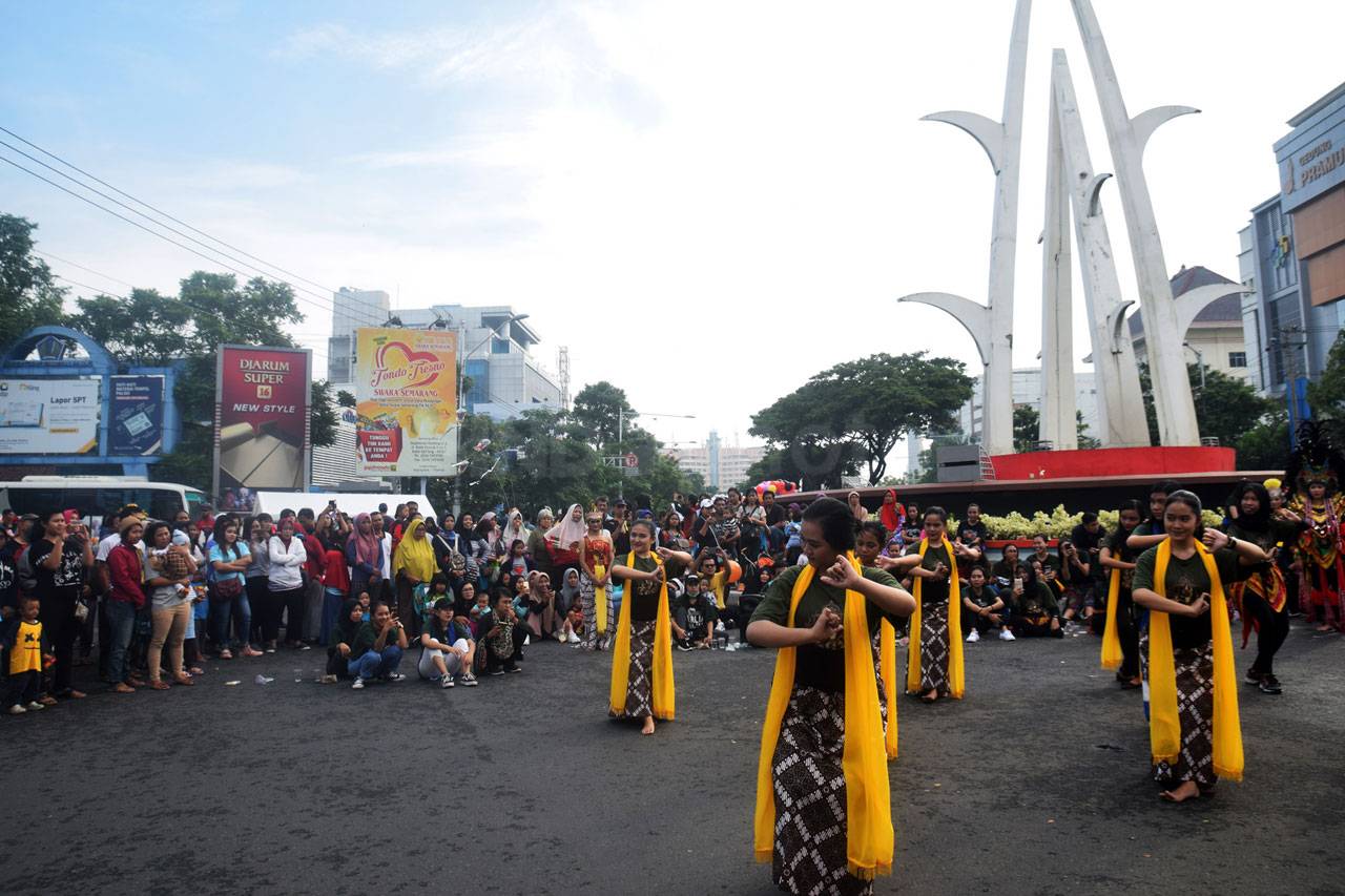 Mahasiswa Unnes Menari...