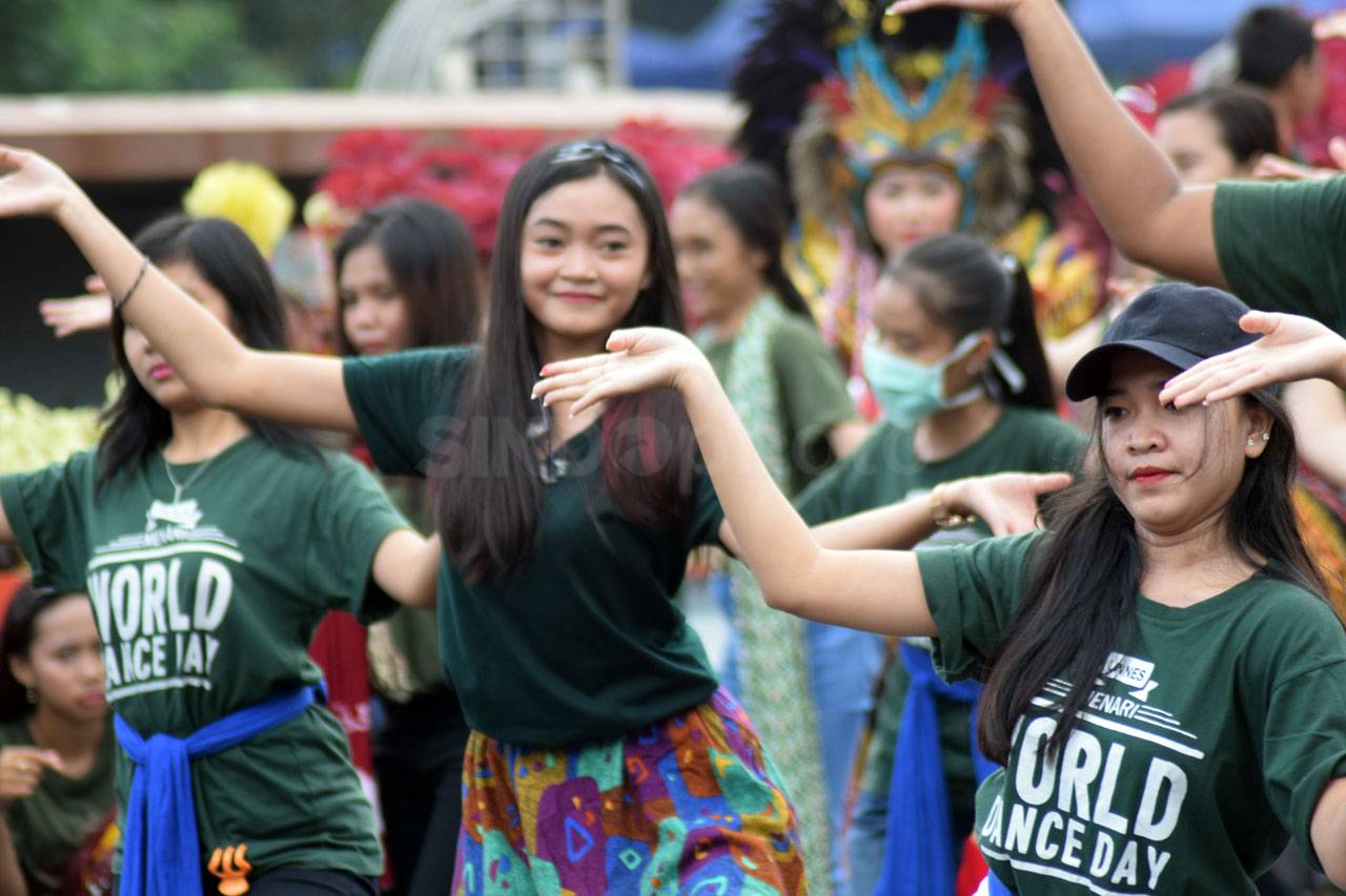 Mahasiswa Unnes Menari...