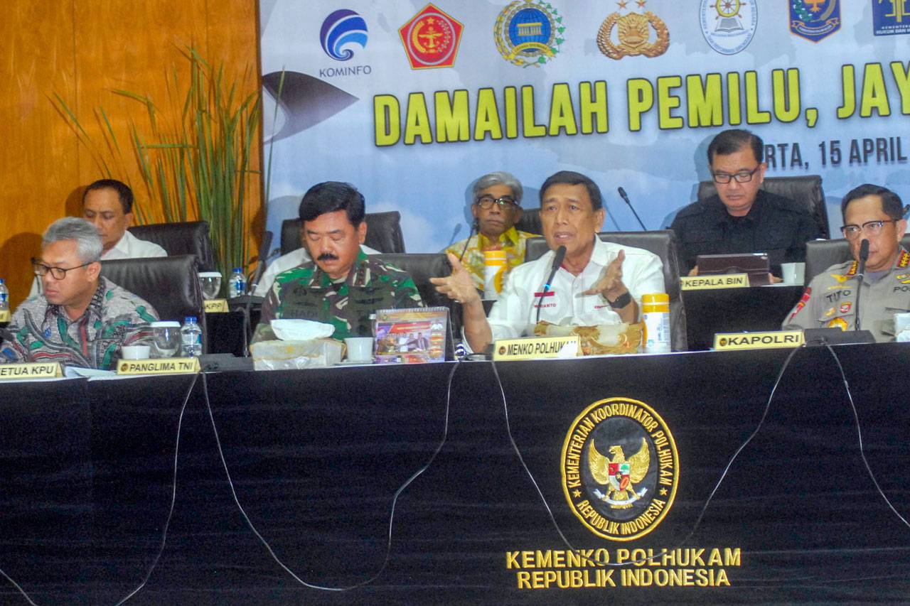Menko Polhukam Gelar...