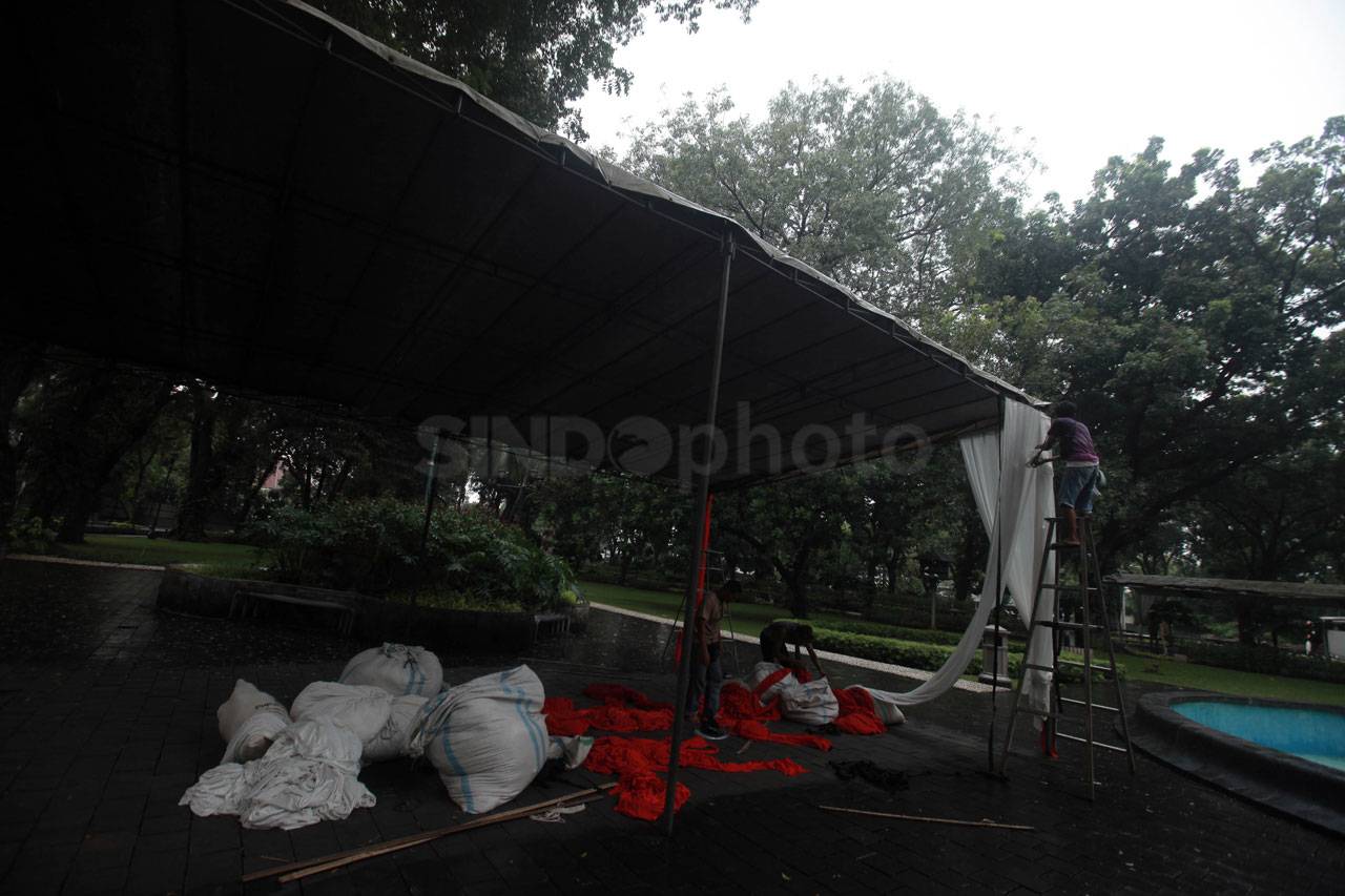 Pemasangan Tenda TPS...