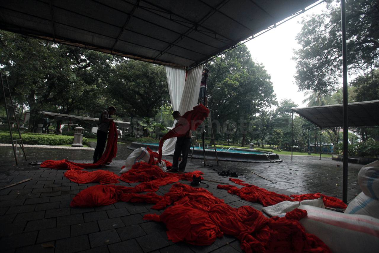 Pemasangan Tenda TPS...