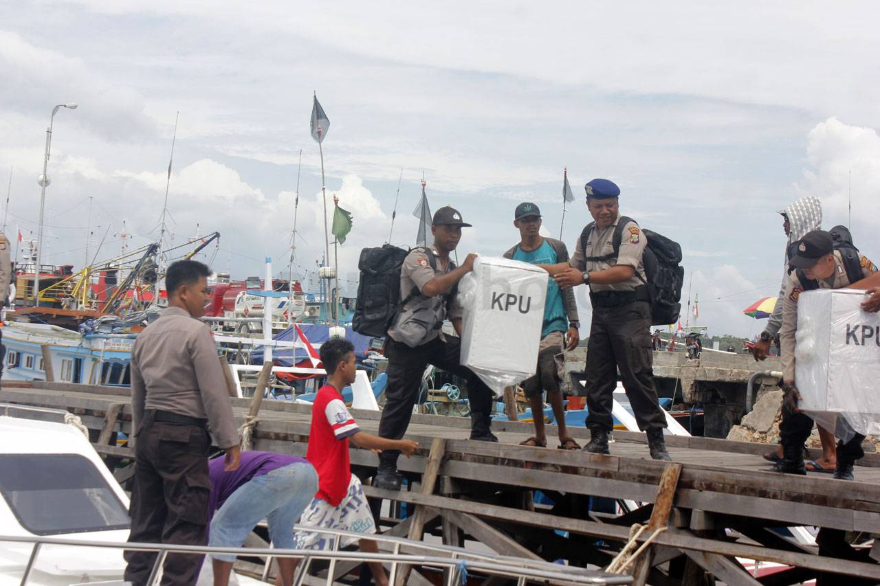 KPUD Kota Sorong Distribusikan...