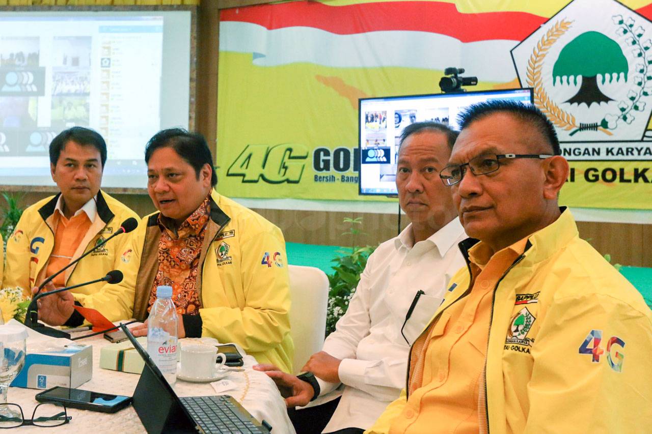 Ketum Golkar Video Conference...