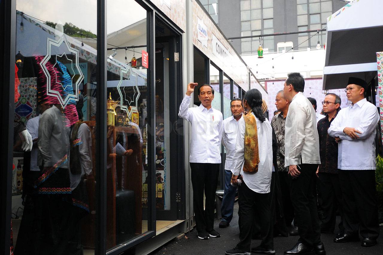 Presiden Jokowi Resmikan...