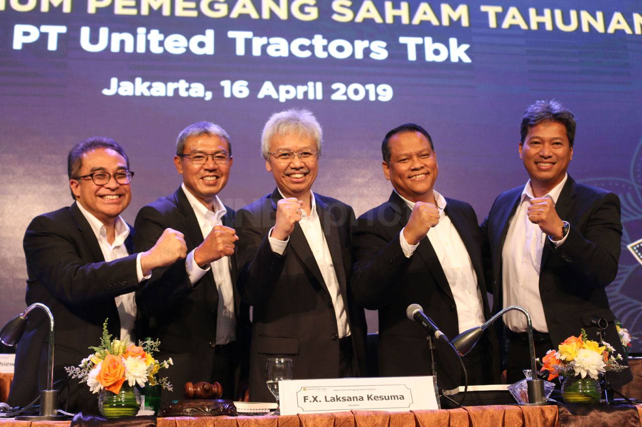 United Tractors Bagikan...