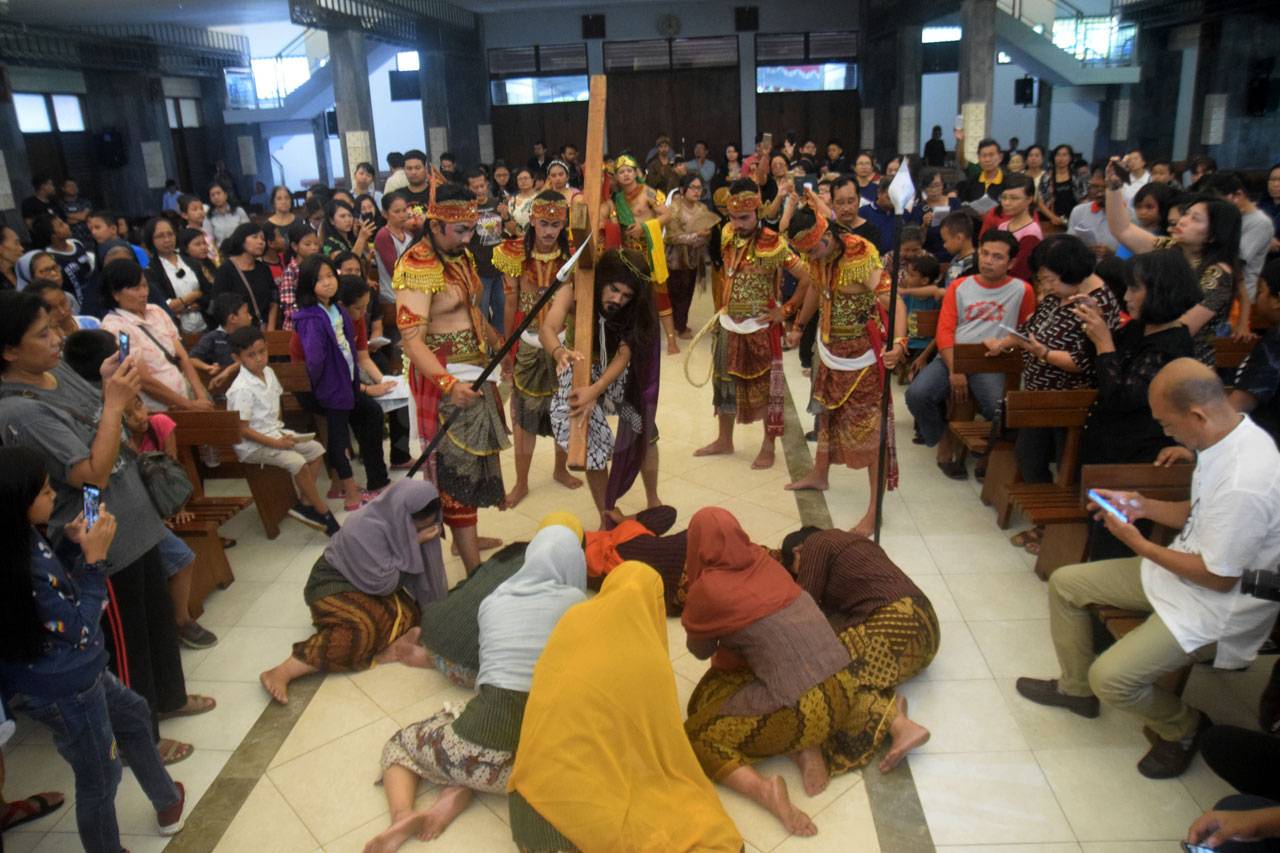 Visualisasi Jalan Salib...