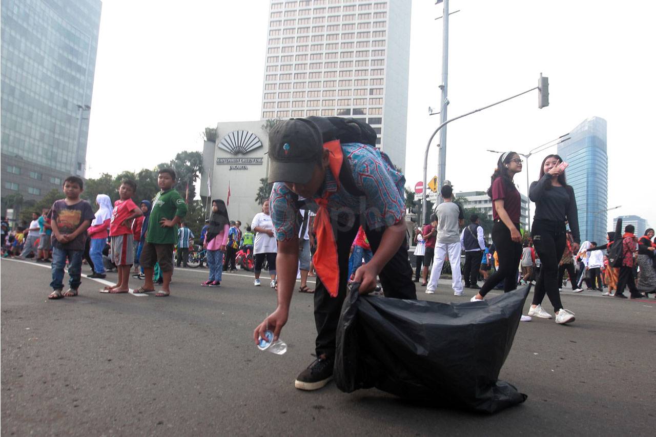 Aksi Pungut Sampah Siswa...
