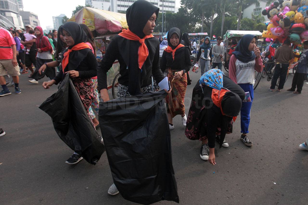 Aksi Pungut Sampah Siswa...