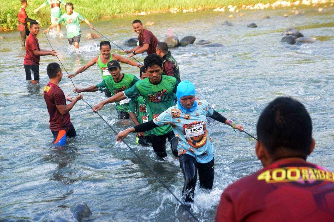 Ratusan Pelari Ramaikan...