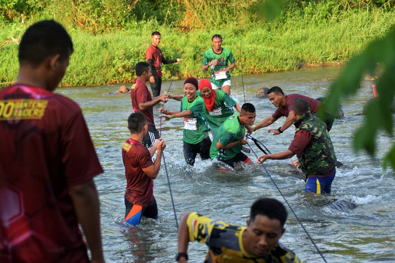 Ratusan Pelari Ramaikan...
