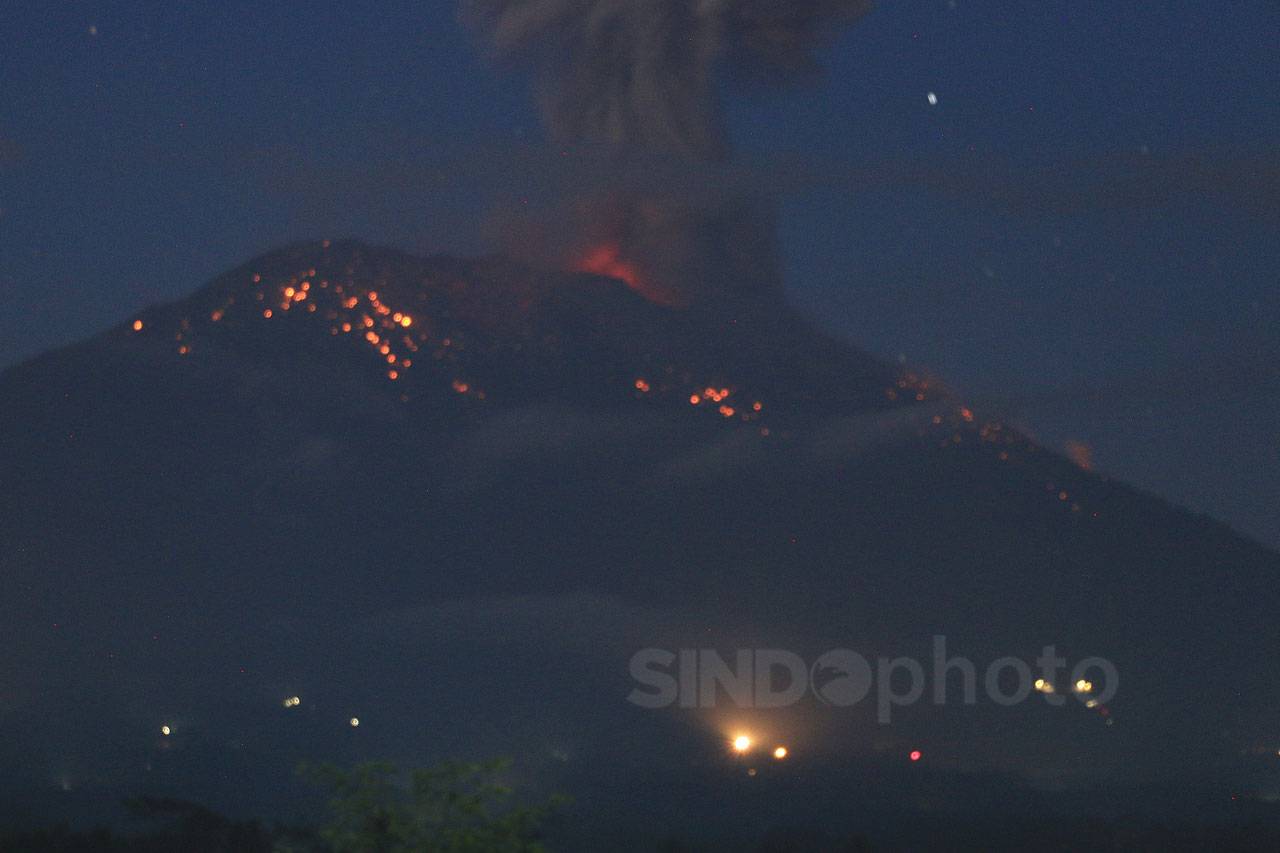 Gunung Agung Erupsi,...
