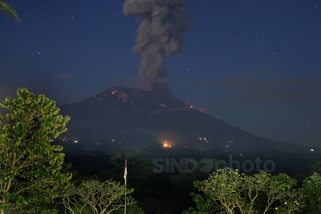 Gunung Agung Erupsi,...