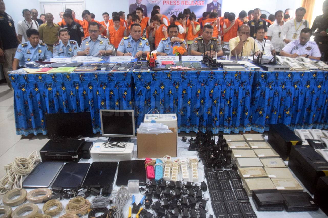 Imigrasi Semarang Bekuk...
