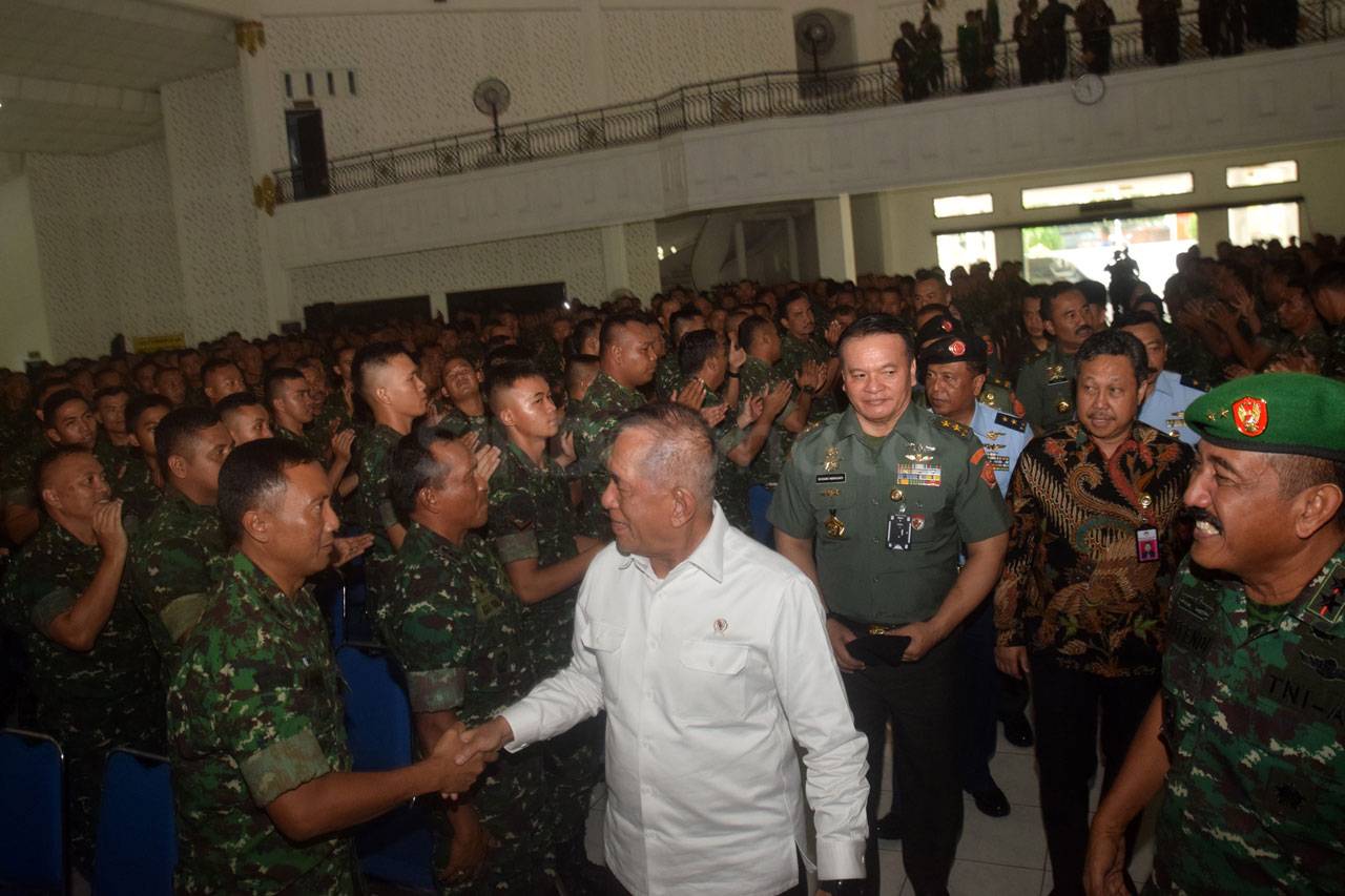 Menhan Beri Arahan Prajurit...