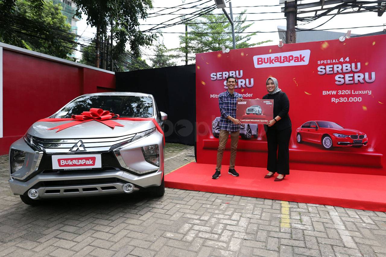 Bukalapak Serahkan BMW...