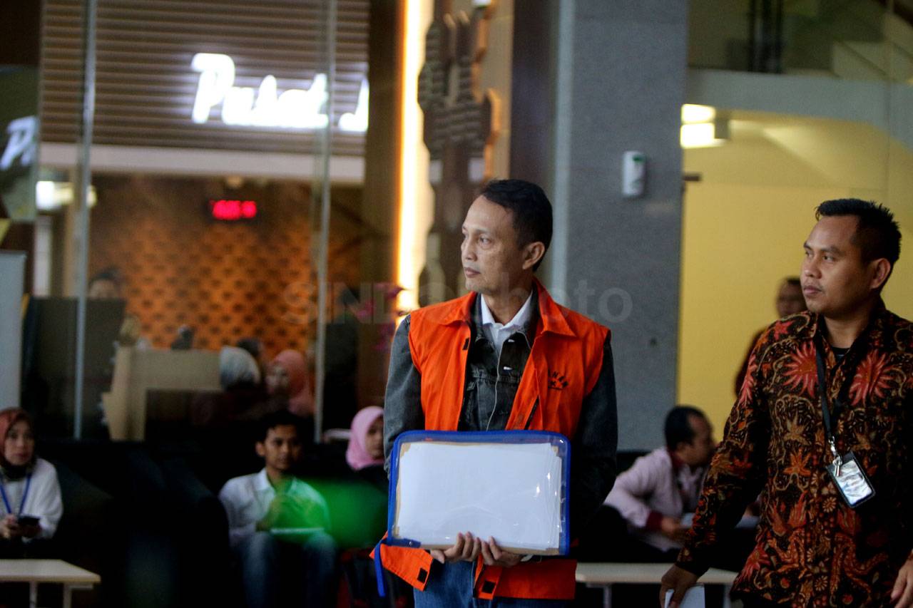 KPK Lanjutkan Pemeriksaan...