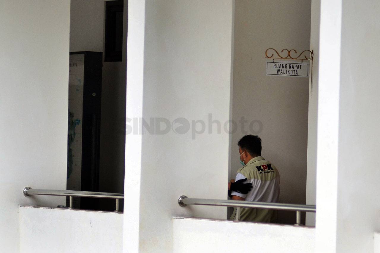 KPK Geledah Kantor Wali...
