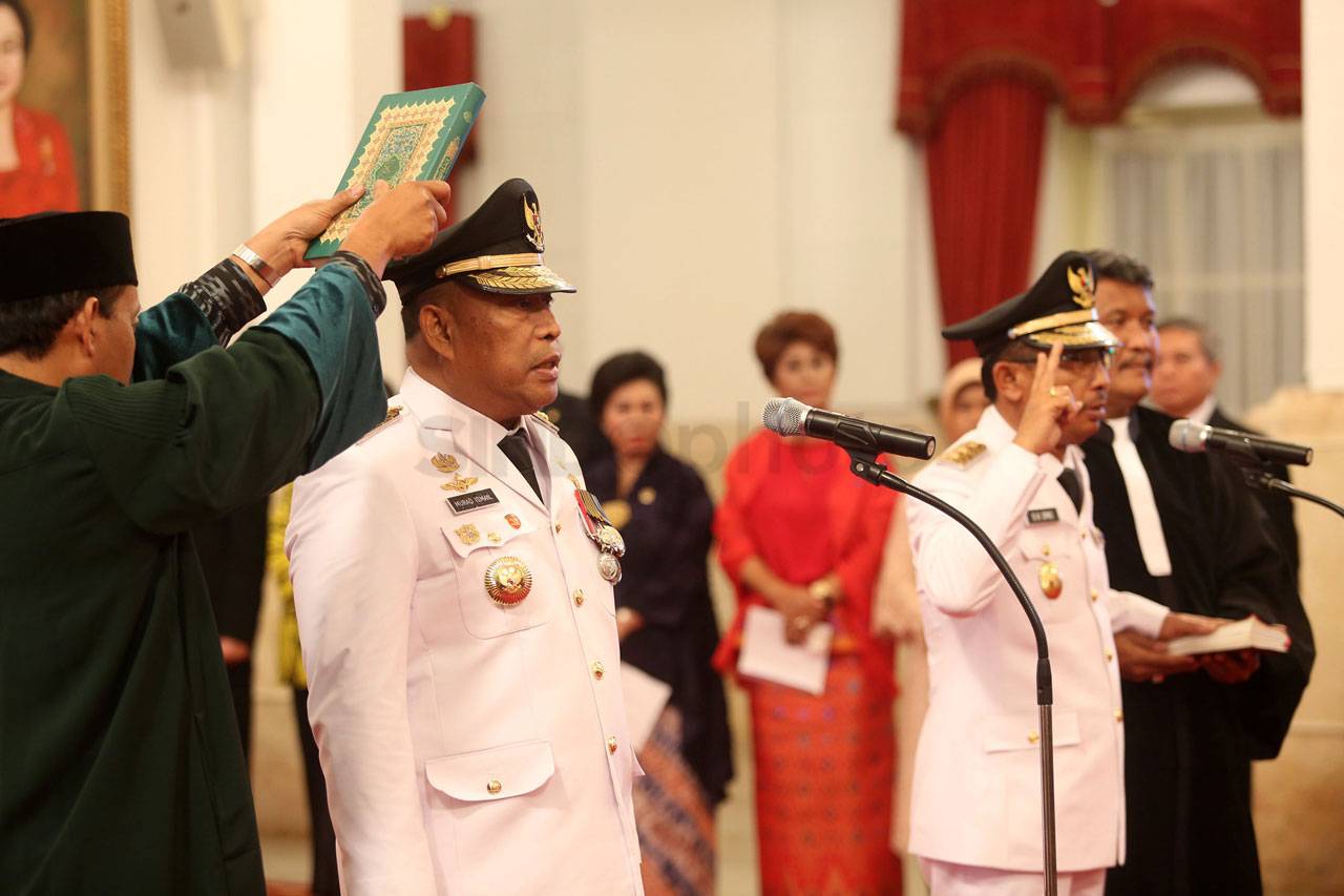 Presiden Jokowi Lantik...