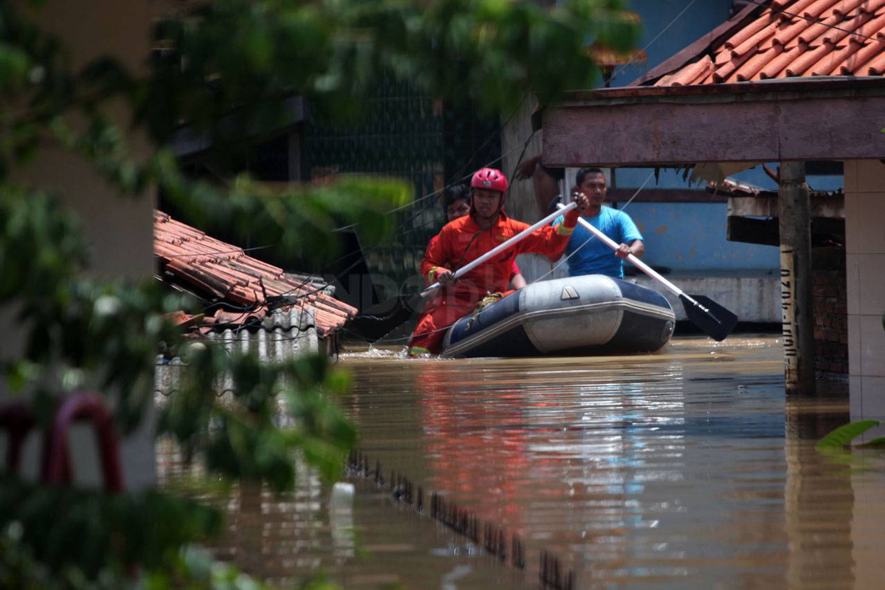 Banjir Rendam Ratusan...