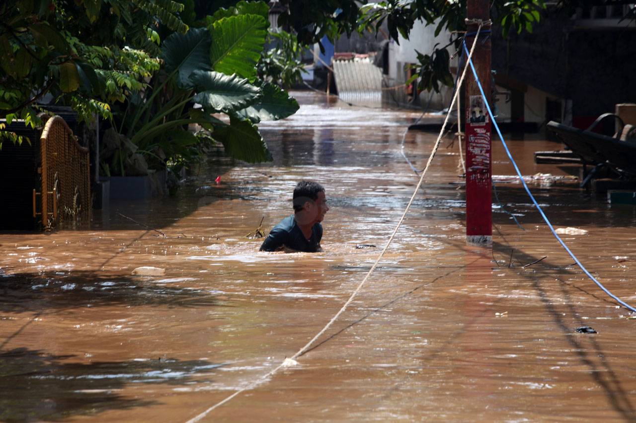 Banjir Rendam Ratusan...
