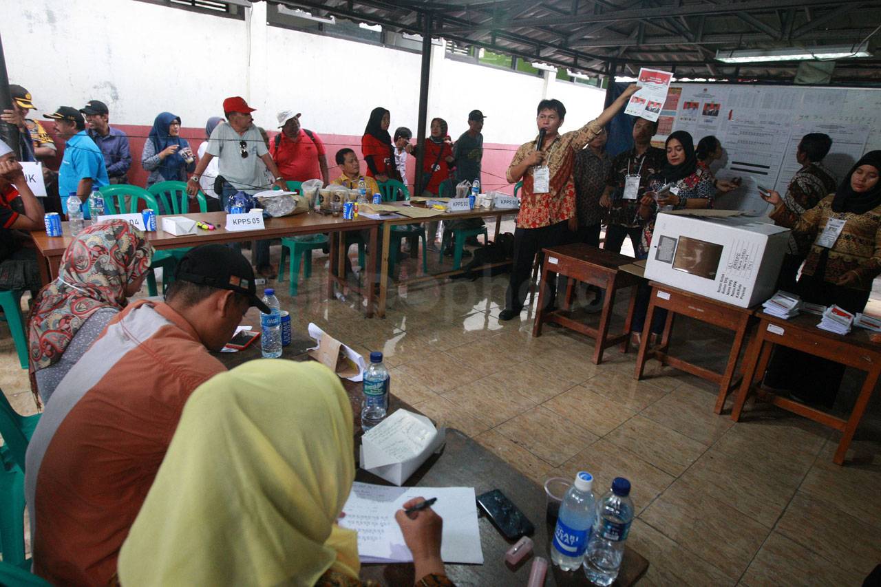 KPU DKI Gelar Pemungutan...