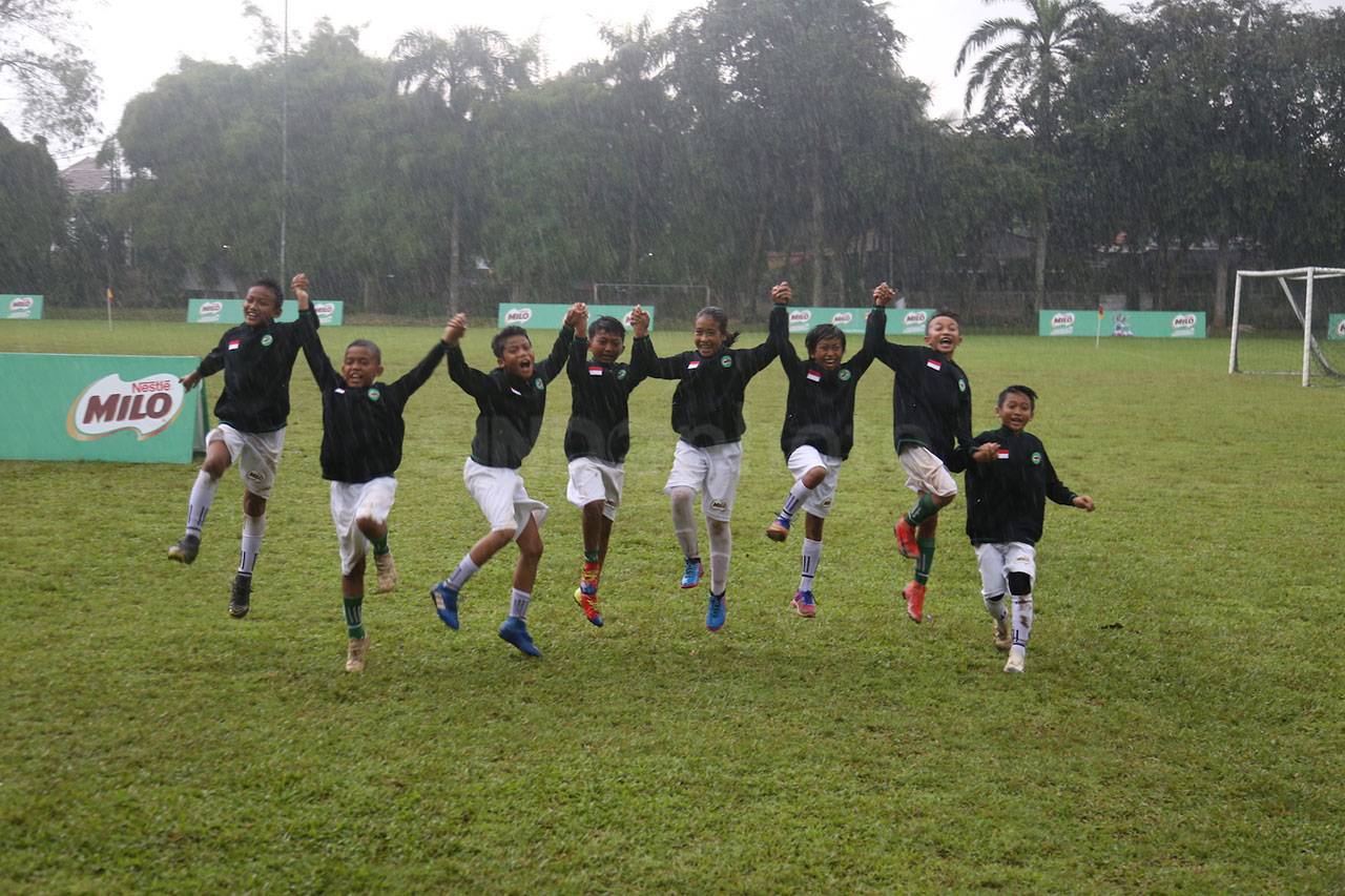 Delapan Pemain Terbaik...