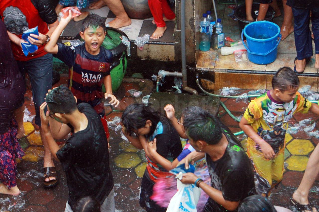 Tradisi Gebyuran Sambut...