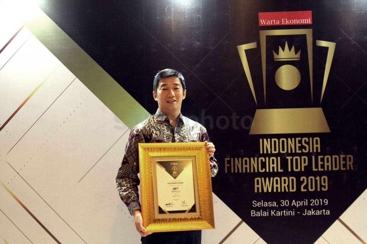 WOM Finance Raih Penghargaan...