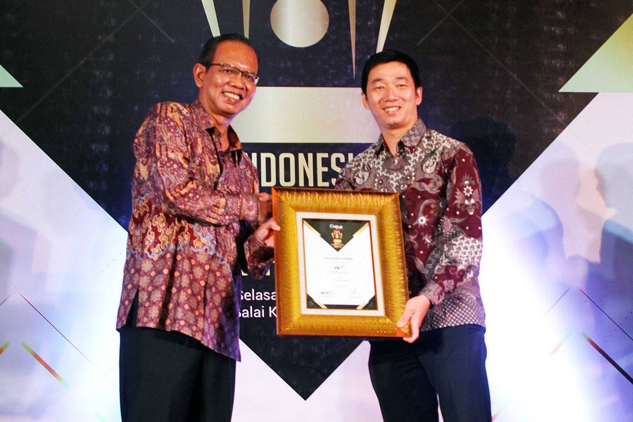 WOM Finance Raih Penghargaan...