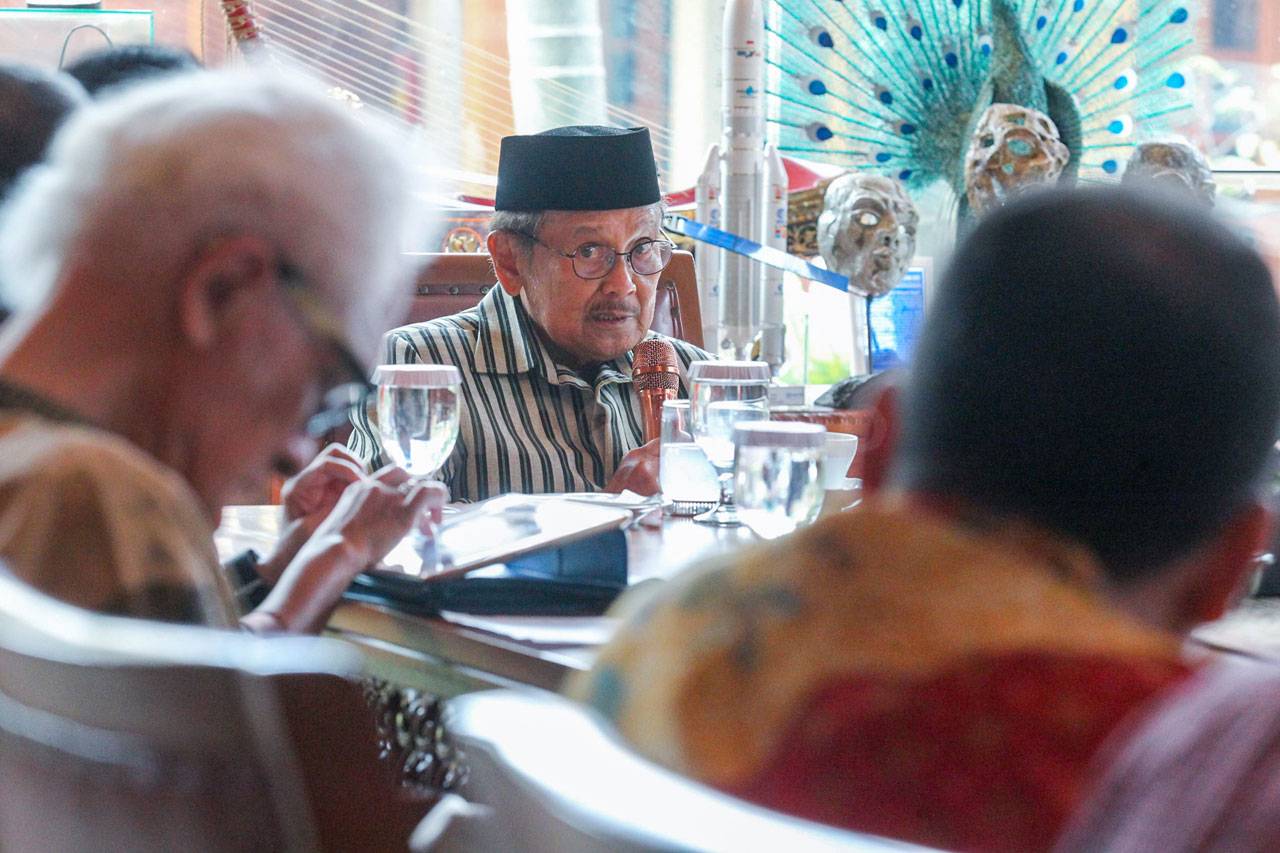 Mantan Presiden Habibie...