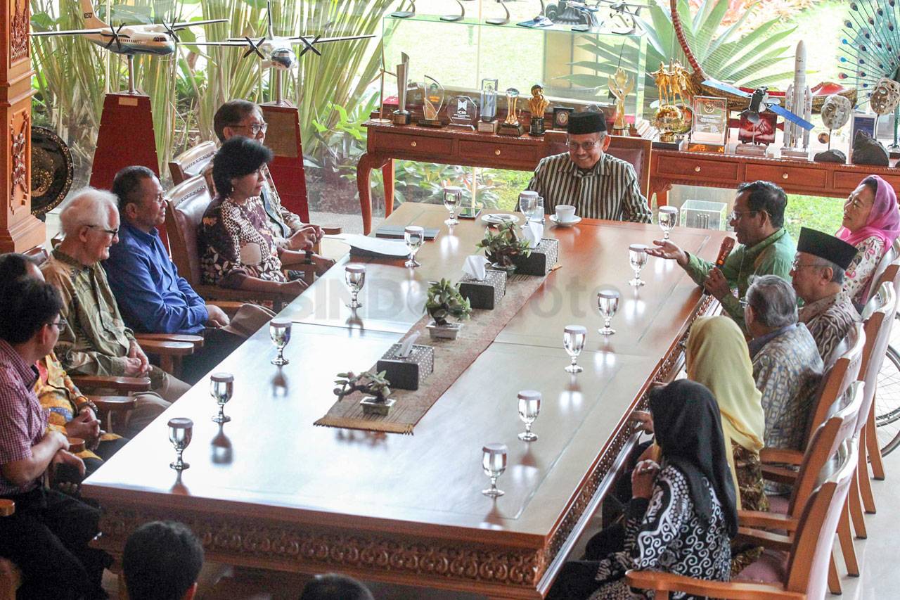 Mantan Presiden Habibie...