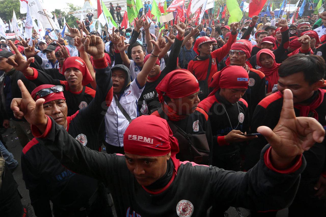 Gubernur Khofifah Temui...