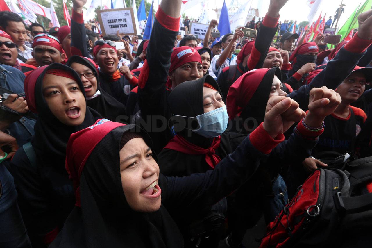 Gubernur Khofifah Temui...
