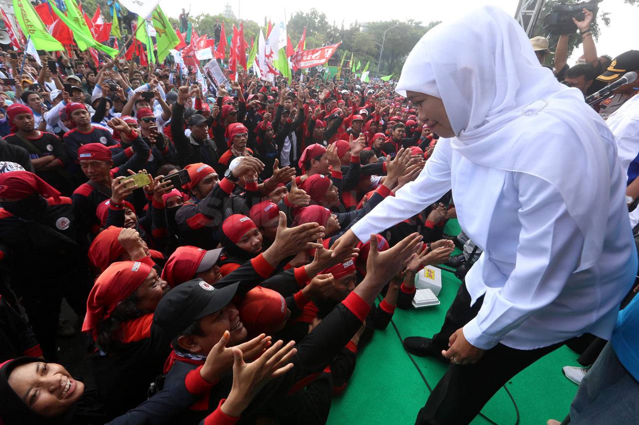 Gubernur Khofifah Temui...