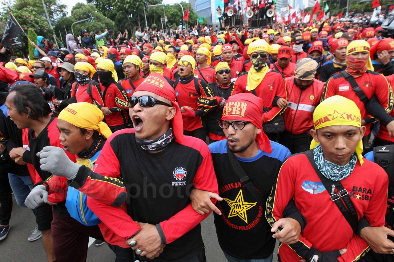 Ribuan Buruh Longmarch...