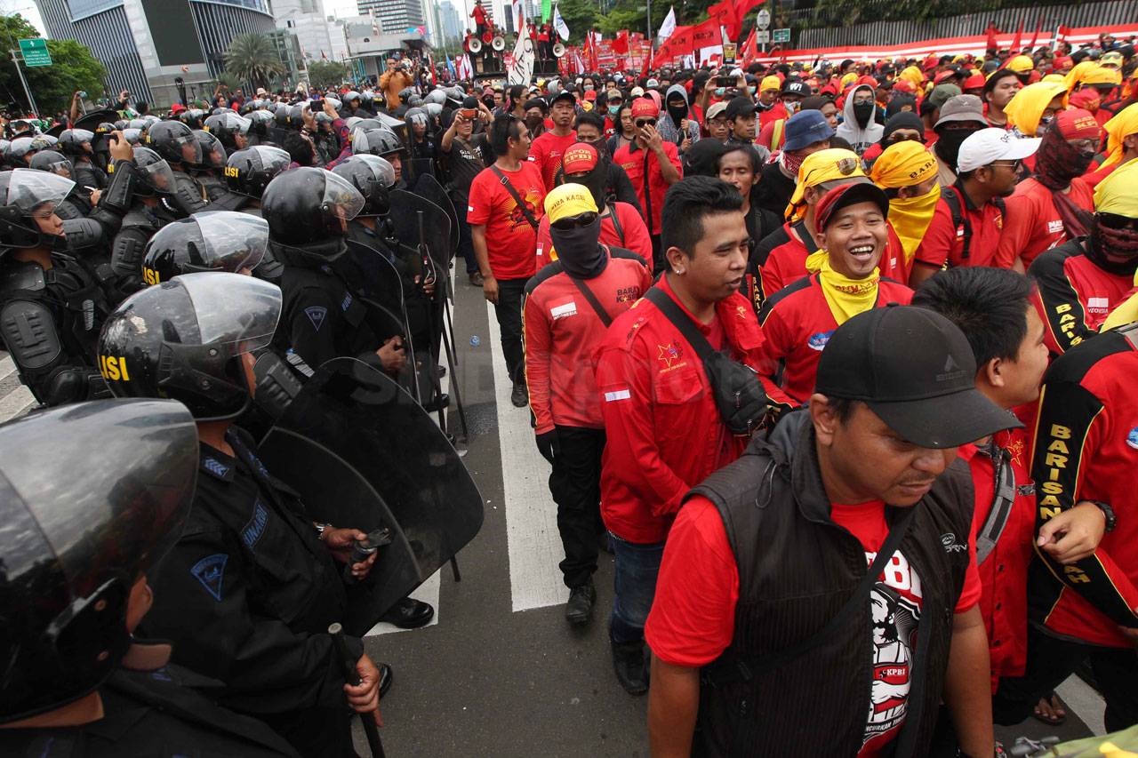 Ribuan Buruh Longmarch...