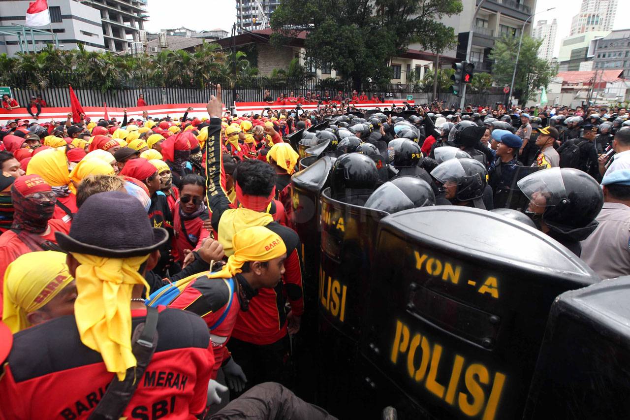 Ribuan Buruh Longmarch...
