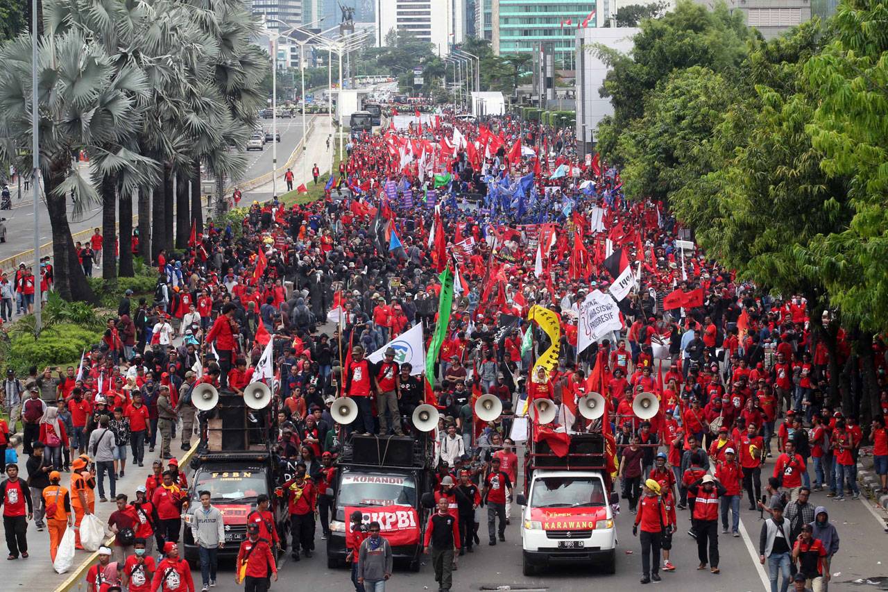 Ribuan Buruh Longmarch...