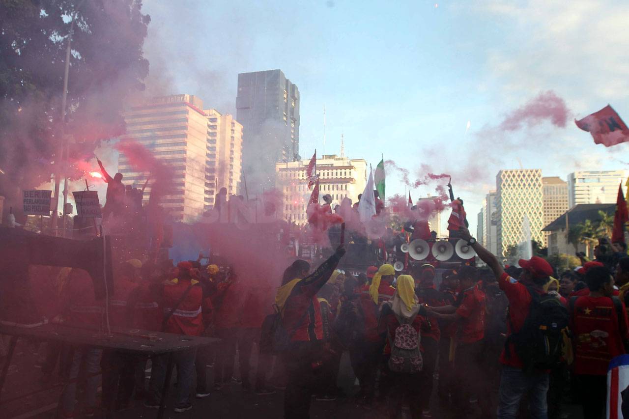 Nyalakan Flare dan Kembang...
