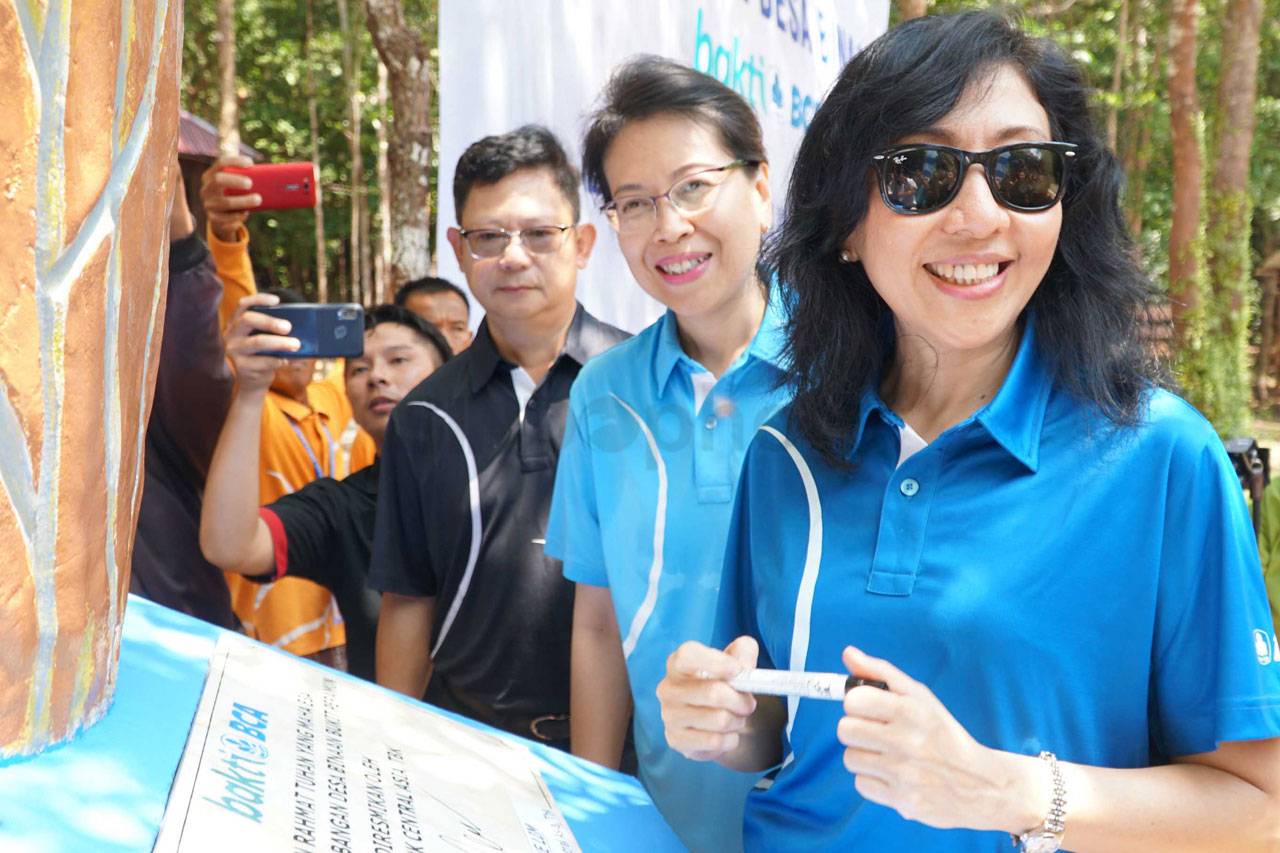 BCA Resmikan Desa Binaan...