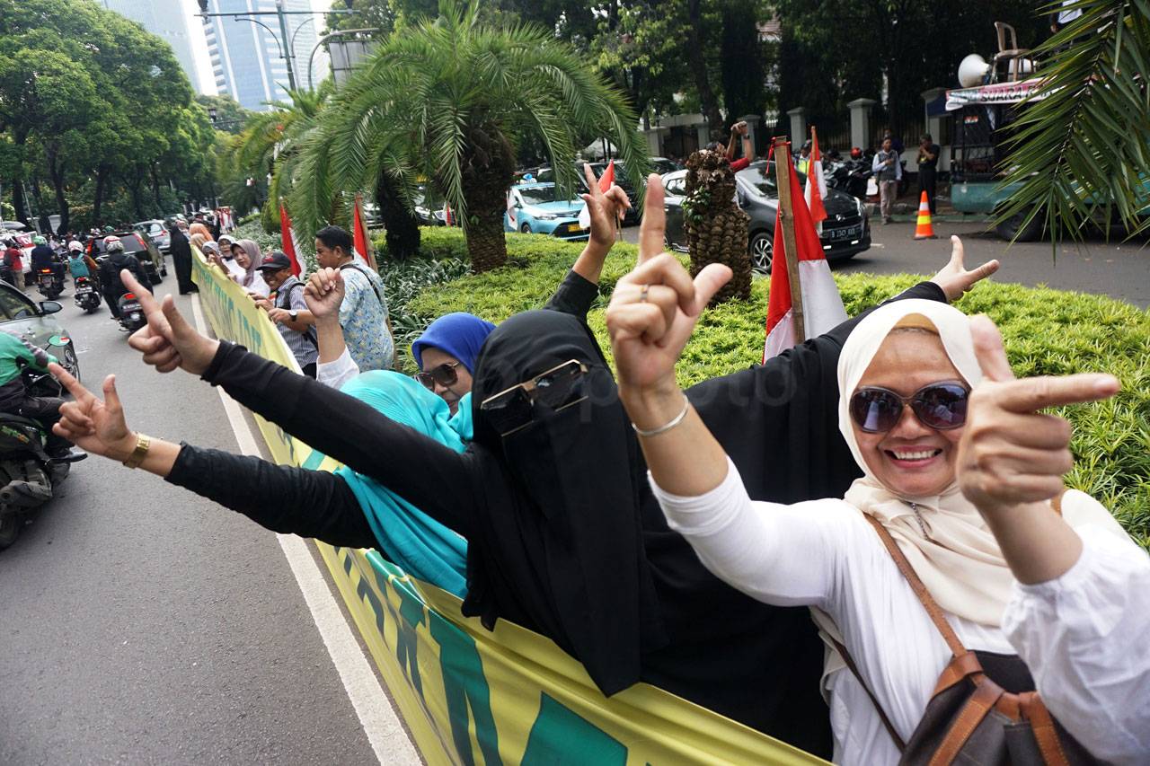 Relawan dan Emak-Emak...