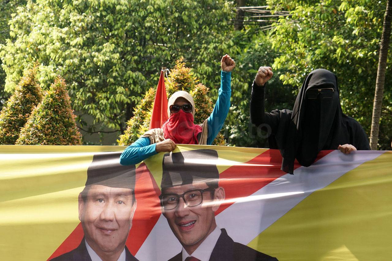Relawan dan Emak-Emak...