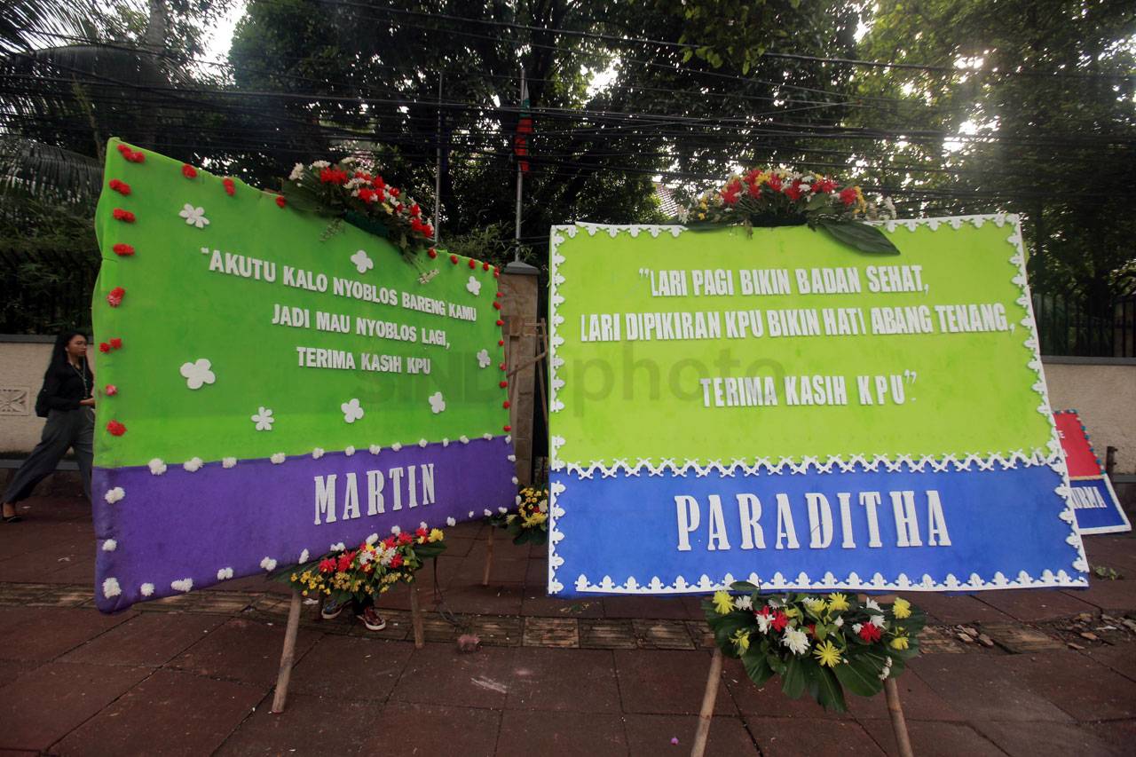 Karangan Bunga Ucapan...