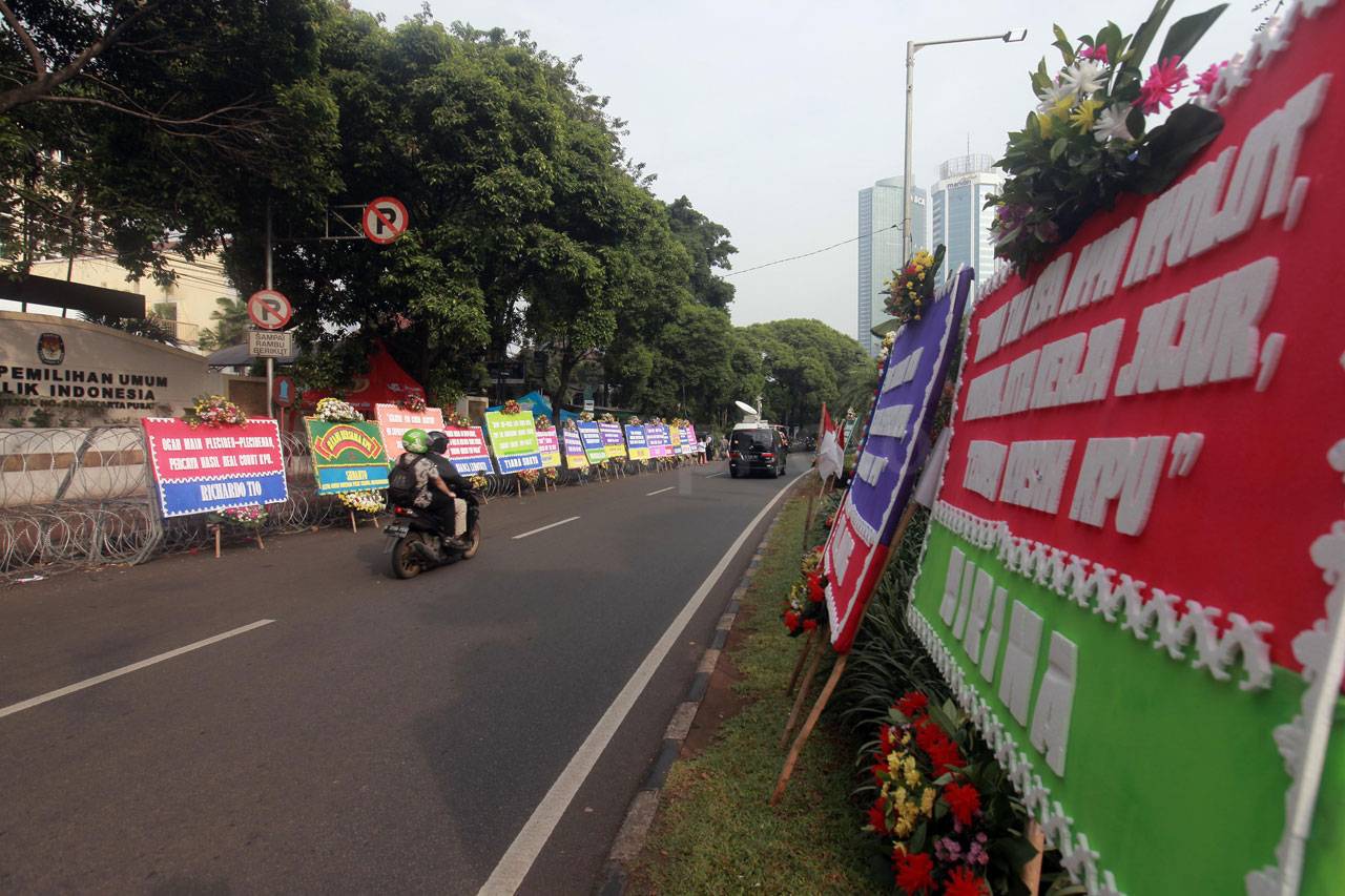 Karangan Bunga Ucapan...