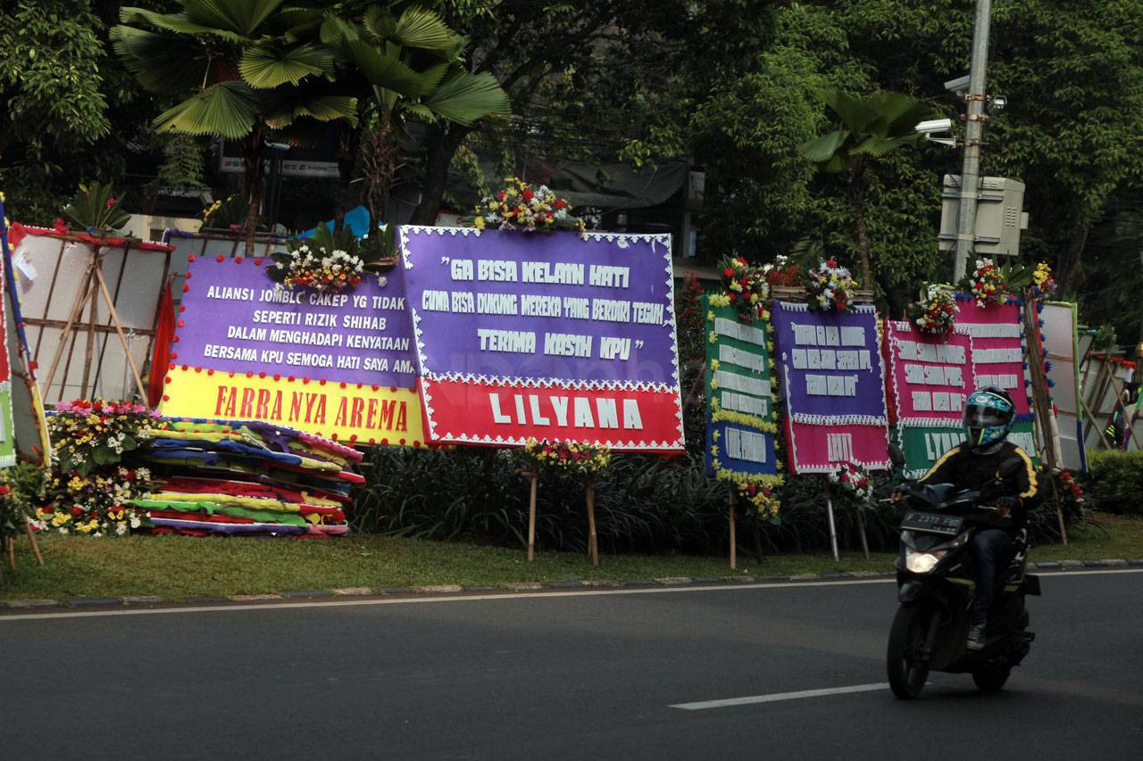 Karangan Bunga Ucapan...