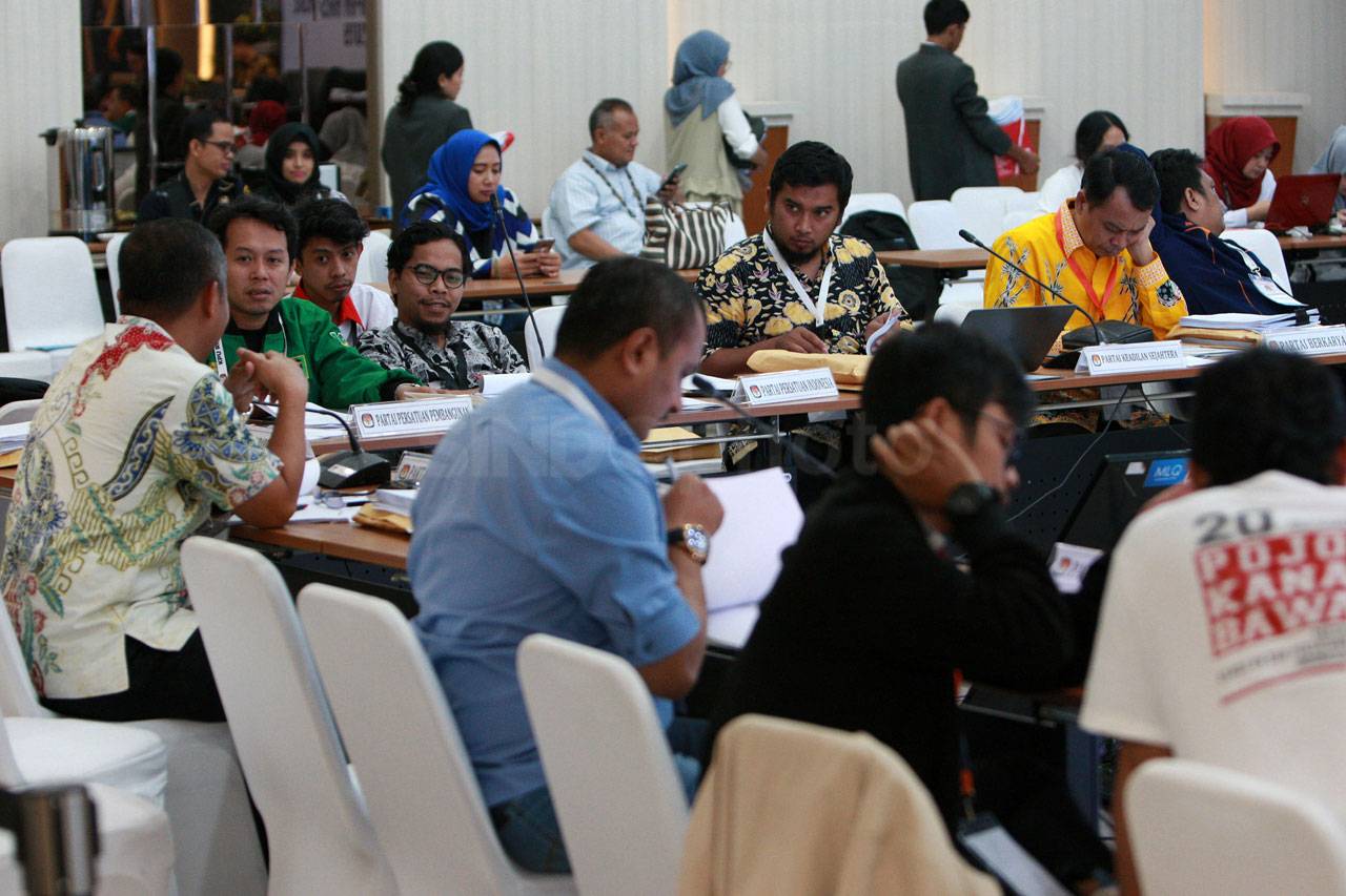 KPU Gelar Rapat Pleno...