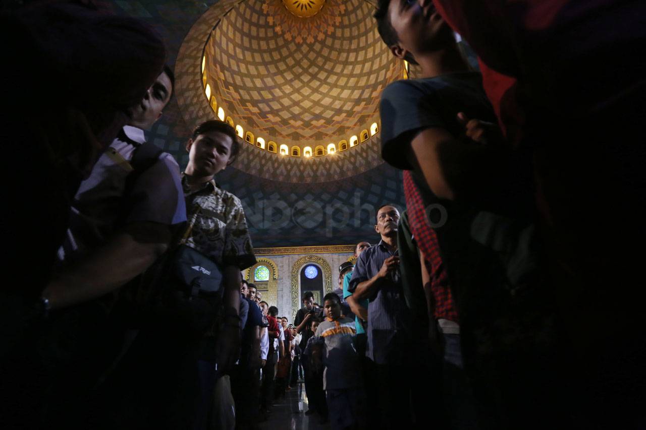 Masjid Al-Akbar Surabaya...